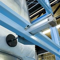 Pneumatic vibrator ramfor bulk materialsfor sacks