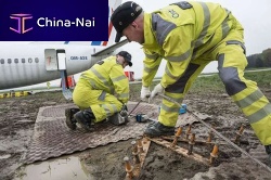 Aircraft anti-bogging mat for helicopter