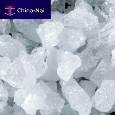 Alumina refractory material for high-temperature applications