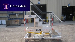Fueling stepladder for airplane