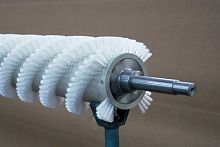 Cylindrical spiral brush cleaningfor polishing pads maintenancemetal