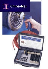 Compressed air cleaning machine for pipe
