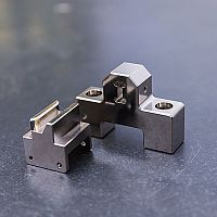 Assembly for the automotive industry medicalfor the electronics industryfor the food industry