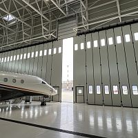 Folding hangar door for helicopterfor aircraftindustrial