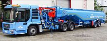Self-propelled refueller for airport