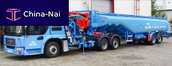 Self-propelled refueller for airport
