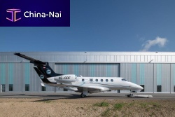Sliding hangar door for aircraftthermally-insulated