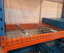 Wire mesh racking decking