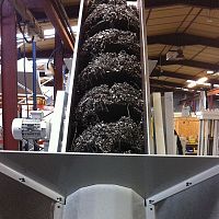 Metal chip briquetting machine