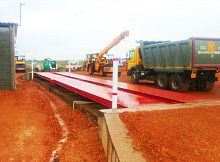 Truck weighbridge for vehicles