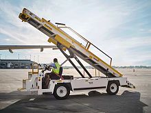 Self-propelled belt loader 660for airport