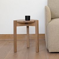 Contemporary stool Base oakwooden base3-legged
