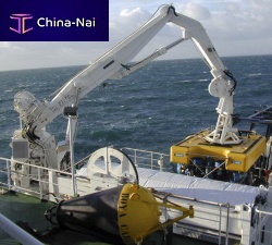Ship crane articulated