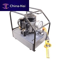 Air-driven hydraulic power pack PESbolt tensioner