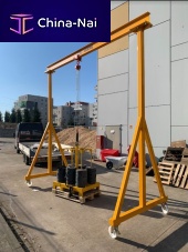 Mobile gantry crane for heavy loads