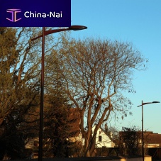 Urban lamp post DEIKOcontemporaryaluminumwith tempered glass diffuser