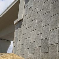 Concrete retaining wall VIST-A MSE in prefabricated elementsfor bridge constructionstone