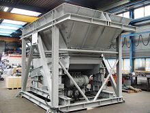 Vibrating feeder grizzlyautomaticfor bulk materials