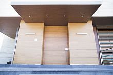 Entry door woodenpivoting with offset axiswithout glazing