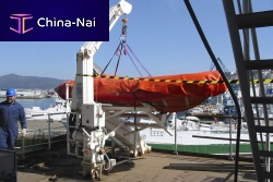 Ship davit Superfast Galiciafor rescue boatshydraulic