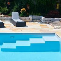 Concrete pool steps