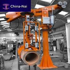 Pneumatic manipulator with gripping toolvacuumwith hook