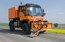 Airport runway cleaning machine Unimog truck-mountedfor surface cleaningfor rubber removal