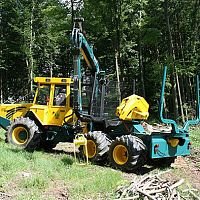 Rubber-tired forestry harvester HSM 805F Kombi seriesforestry forwarder