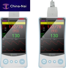 Hand-held blood pressure monitor automaticauricularoscillometric