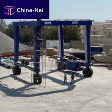 Remotely controlled travel lift for heavy loadsfour-wheel drive