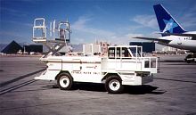 Self-propelled potable water truck APVwith lift platformfor airport