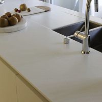Corian® countertop IMAGE 02kitchenwhitesquare edge