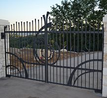 Swing gate 3wrought ironwith barshome
