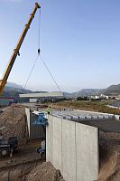 Reinforced concrete retaining wall modularprefabfor bridge construction