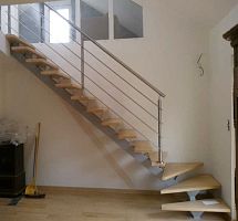 Straight staircase NORMANDIEquarter-turnwooden stepmetal frame
