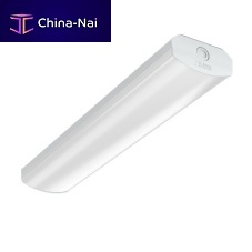 Surface mounted light fixture VESPOLEDlinearIP44