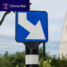 Floor-standing road sign BALIZA D150