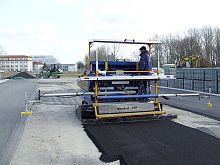 Road screeding machine
