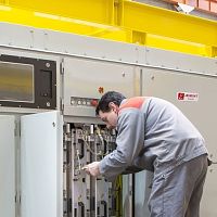 Frequency converter power distribution