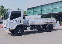 Self-propelled lavatory truck for airport