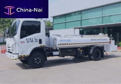 Self-propelled lavatory truck for airport
