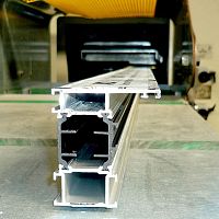 Aluminum assembly for the construction sectorfor industrial applicationsmedium series