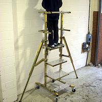 Fueling stepladder