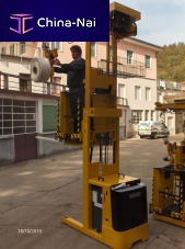 Electric order-picker forklift