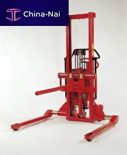 Stacker coil lifting boom
