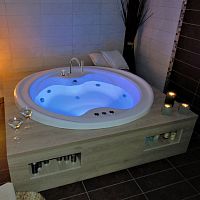 Oval bathtub ERATOhydromassagechromotherapyacrylic