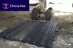 Aircraft anti-bogging mat for helicopter