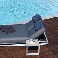 Contemporary side table NUBESHPLaluminum basesquare
