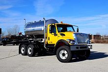 Airport de-icing vehicle 1250 sprayer