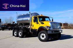 Airport de-icing vehicle 1250 sprayer